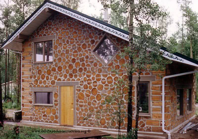 Дом из дров и глины: поленница или глиночурка