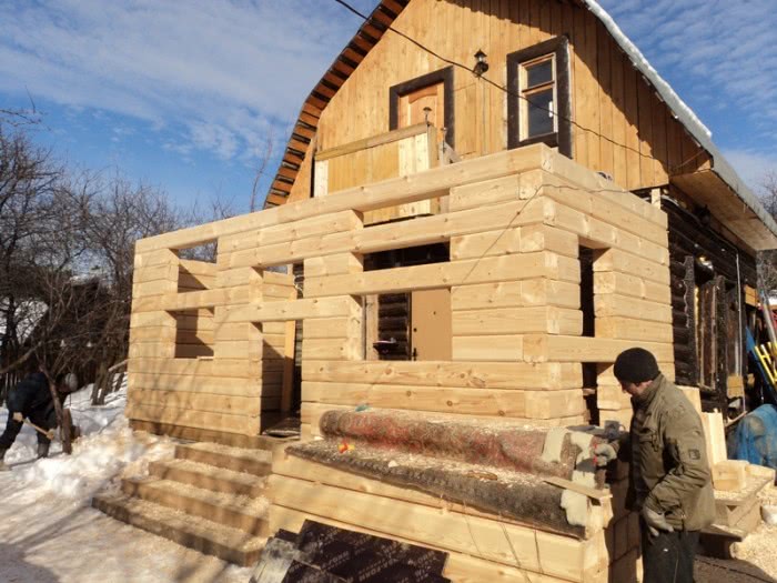 Процесс возведения пристройки из бруса