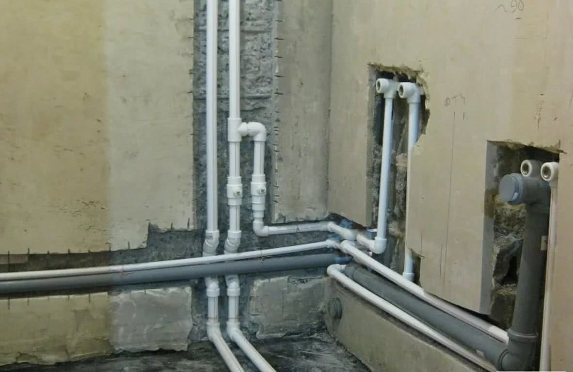Потайная прокладка водопроводных и канализационных труб