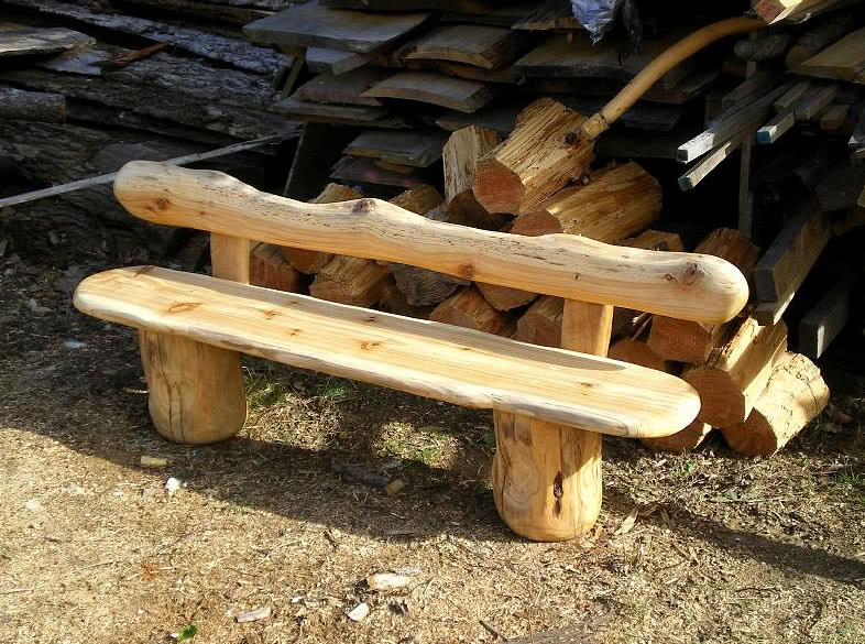 Садовые скамейки из дерева