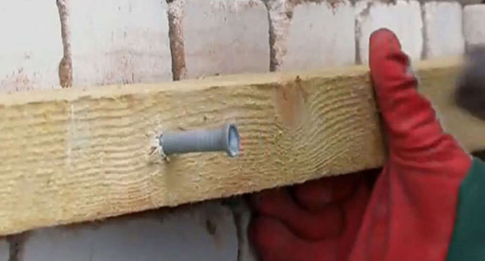 Как крепить деревянные бруски к стенам