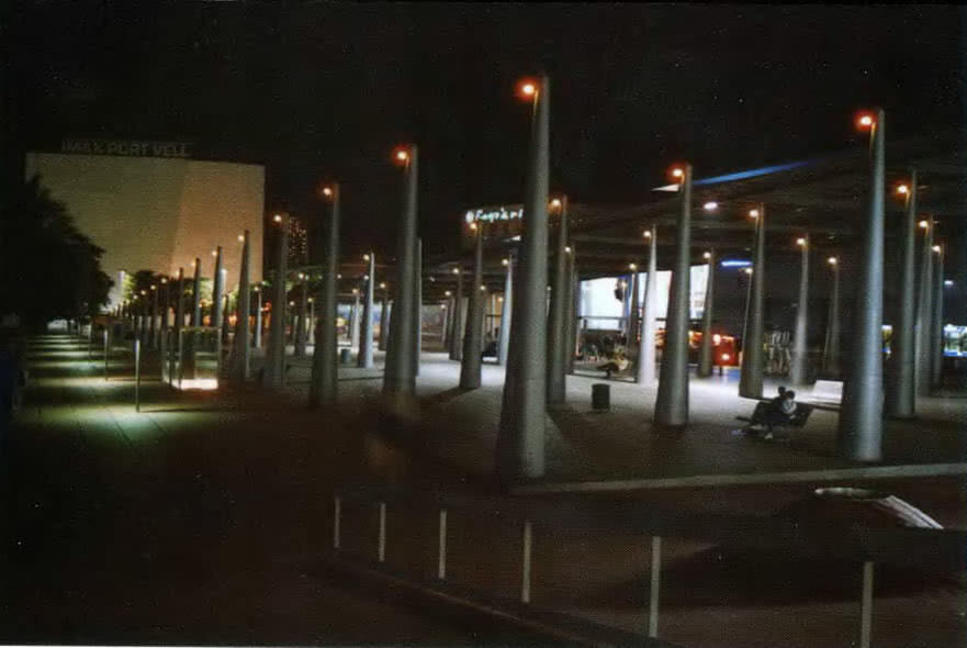 Светоформы на площади Старого порта лоне
