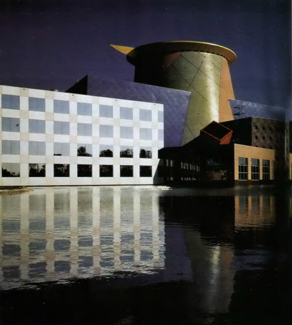 Дисней-центр. Административное здание. А. Исозаки, Флорида, США, 1990
