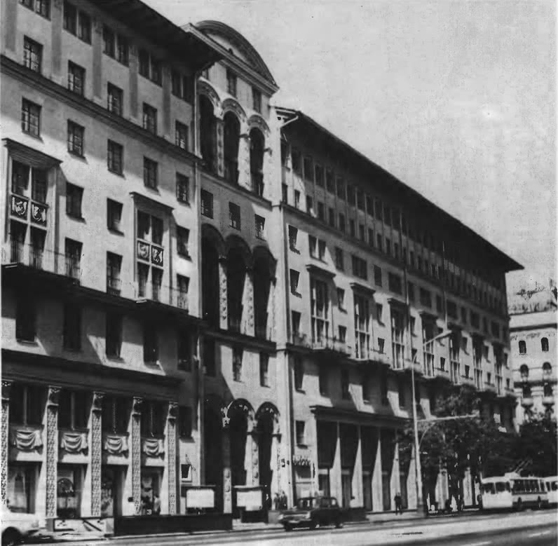Дом на улице Горького, 25. Архитектор А. Биров, 1933—1936 и 1949