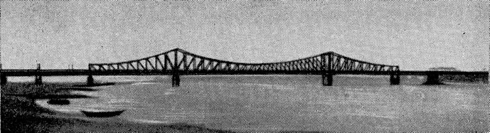 Рис. 66. Старый мост через р. Рейн